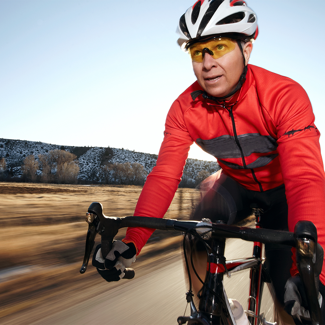 Homme sur vélo de course