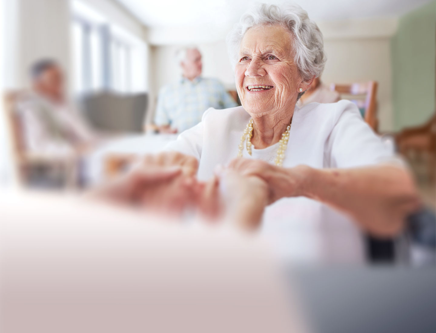 Lächelnde Seniorin